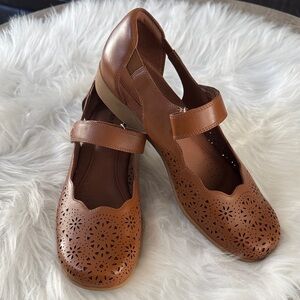 NWOT Cobb Hill by New Balance Chrully Dark Brown Flats size 10